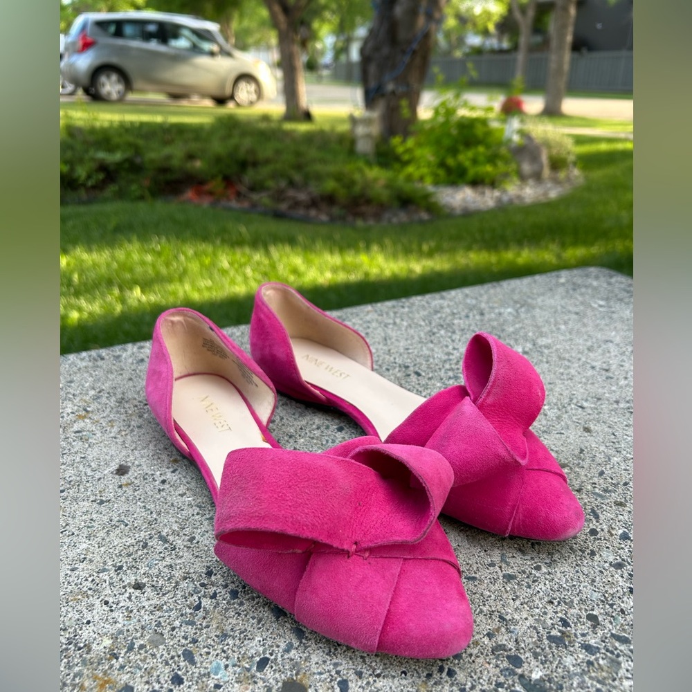 Nine West Pink Flats with Pointed Toe and Suede Finish